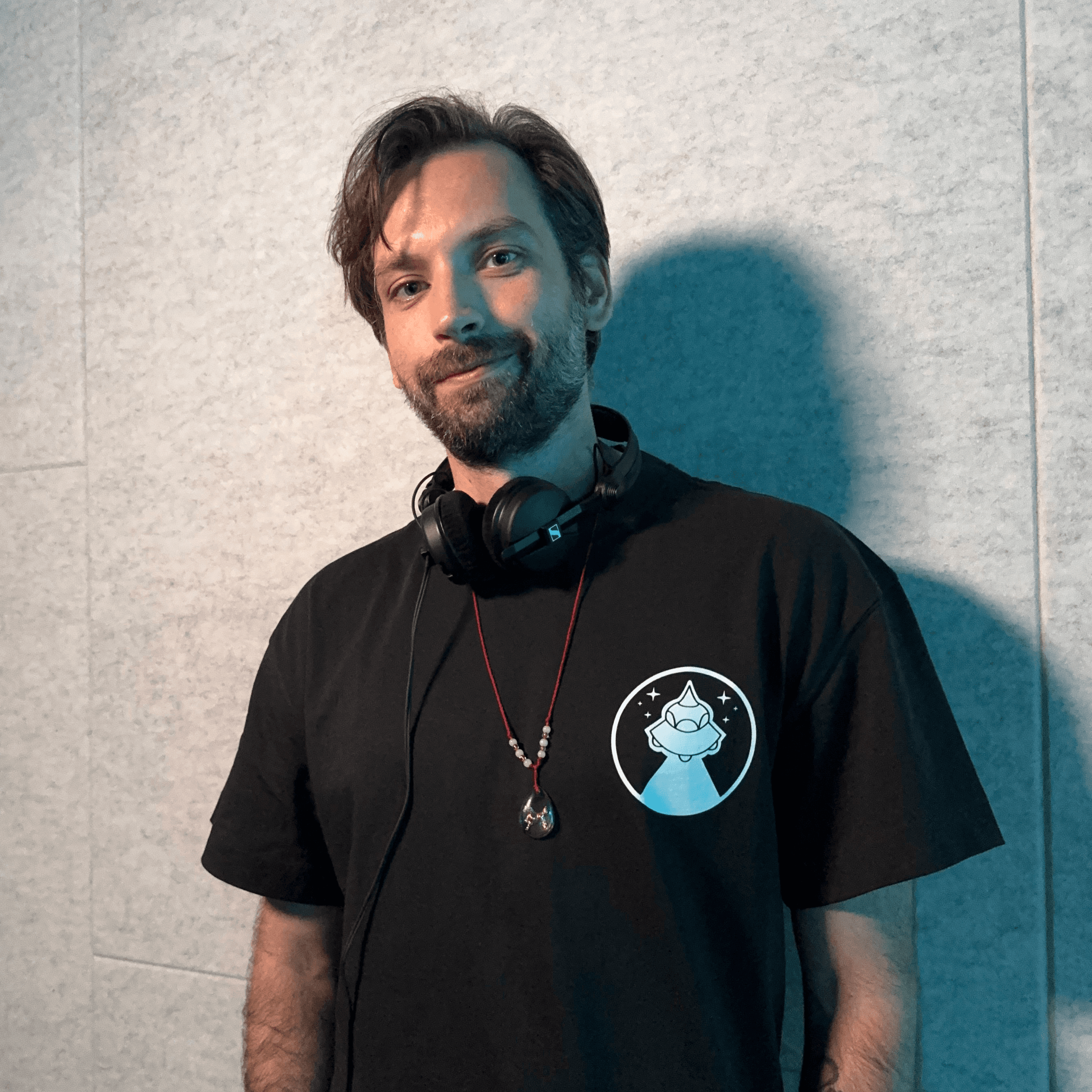 DJ and instructor Jeffrey Raat (Skenna) teaching in Amsterdam